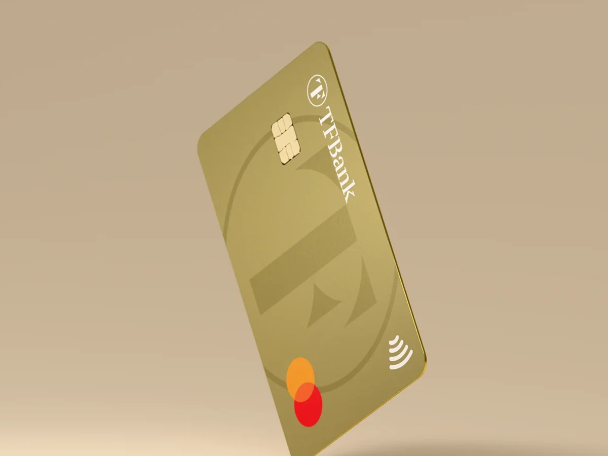 Goldene TF Mastercard Gold mit Chip und Kontaktlos-Symbol